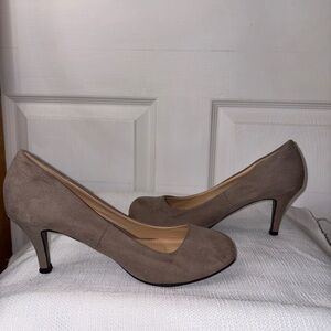 CL by Laundry Beige Heels